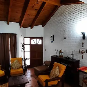 Casa Amplia Con Jardin Сasa de vacaciones Guaymallén