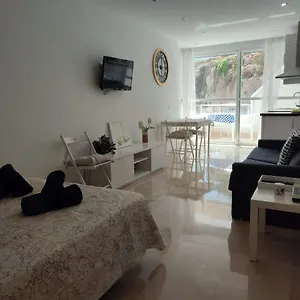 https://apartamento-la-roca-chica.es-andalucia.com